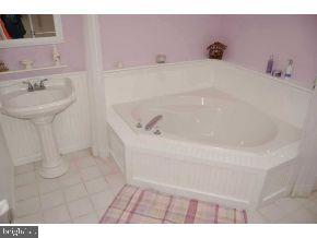 101 Toggle Road Manahawkin, NJ 08050 - Photo 9 of 12 a bathroom with a bathtub