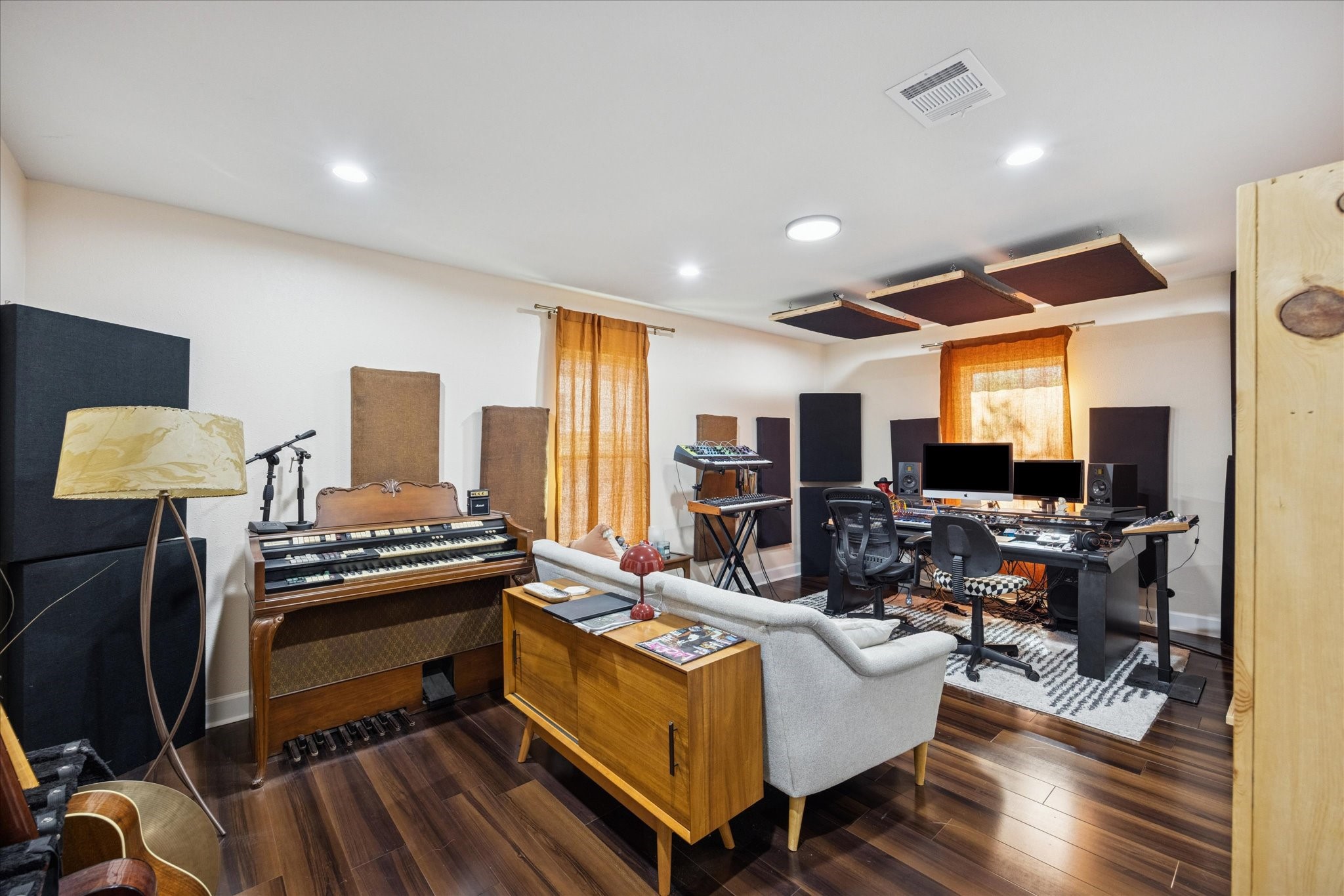 907 East 53rd Street Austin, TX 78751 - Photo 5 of 33 a living room with furniture fireplace and a flat screen tv