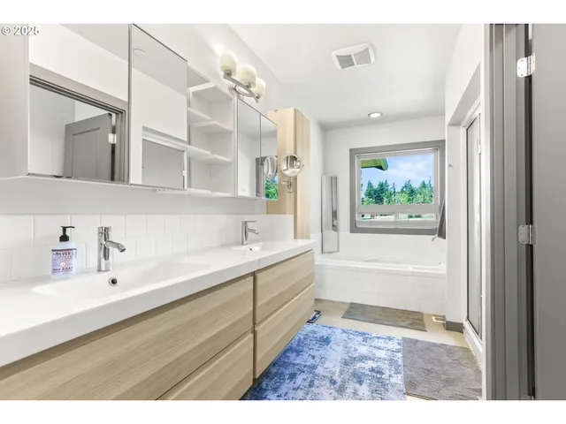 $1,600,000 | 31708 Northeast Wand Road, Troutdale, OR 97060