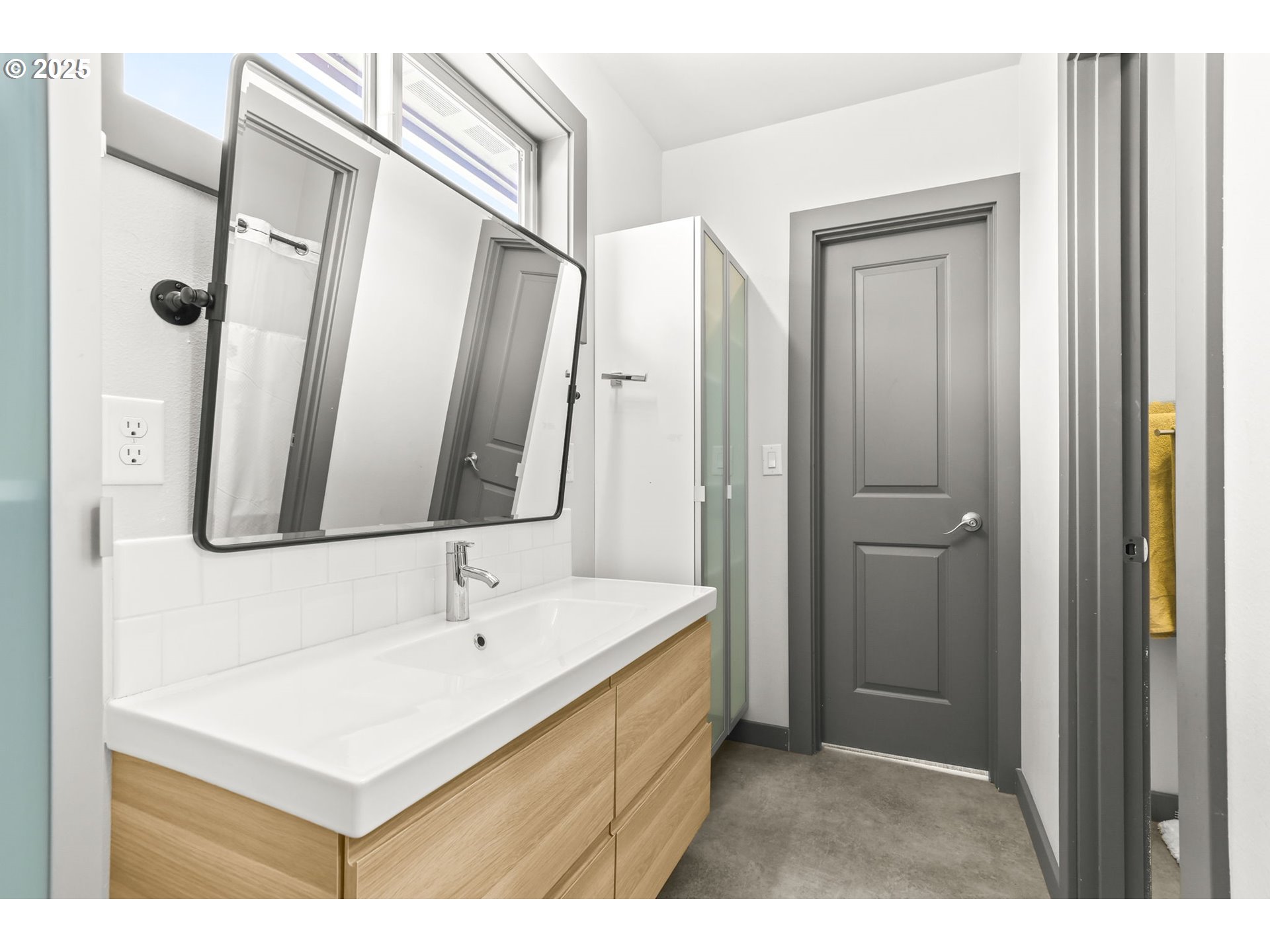 31708 Northeast Wand Road Troutdale, OR 97060 - Photo 16 of 47 Bathroom