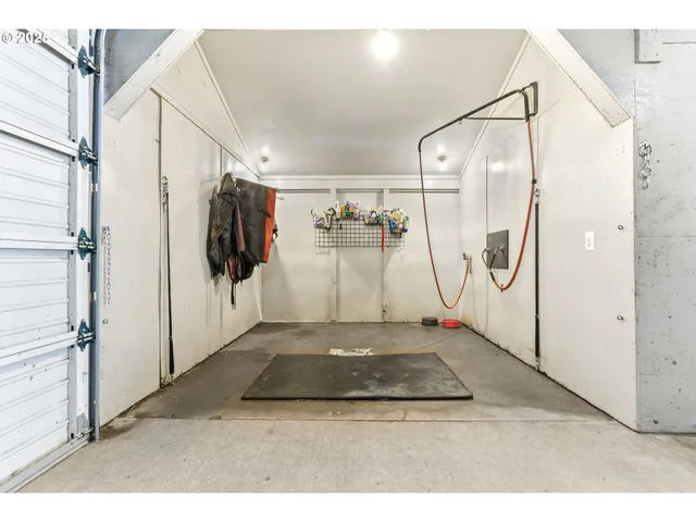 $1,600,000 | 31708 Northeast Wand Road, Troutdale, OR 97060