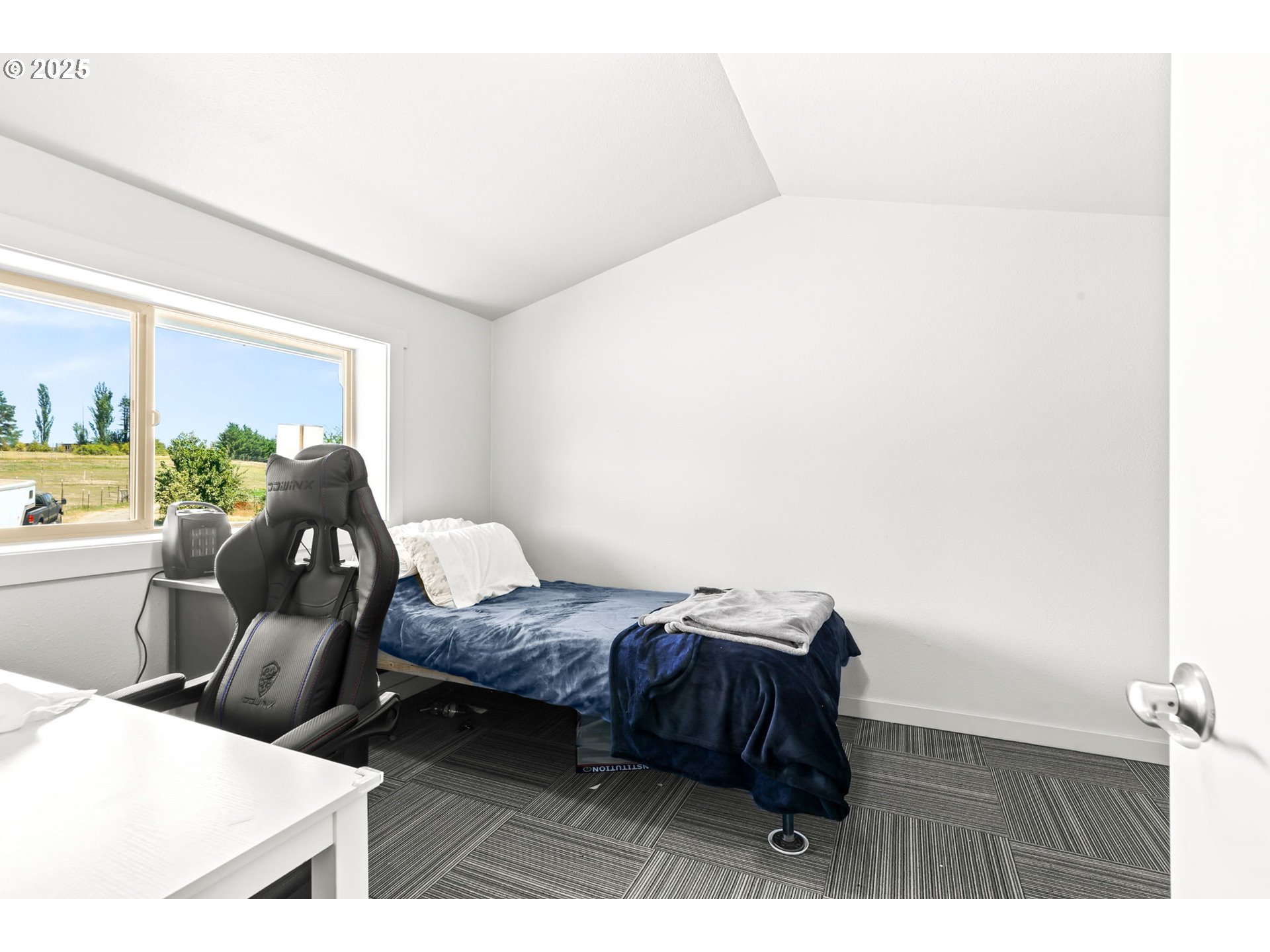 31708 Northeast Wand Road Troutdale, OR 97060 - Photo 33 of 47 Den/Office