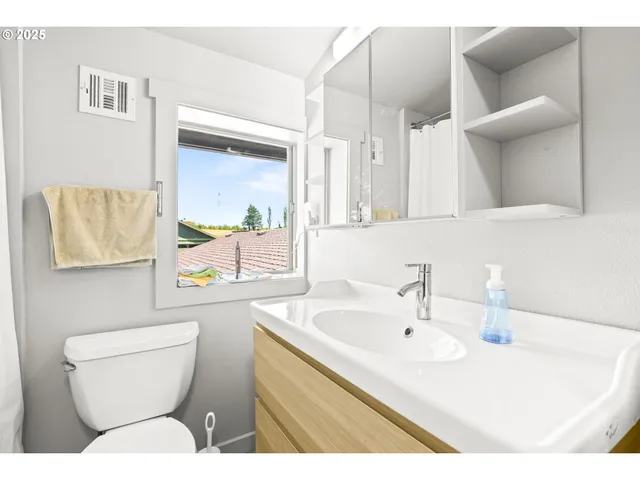 $1,600,000 | 31708 Northeast Wand Road, Troutdale, OR 97060