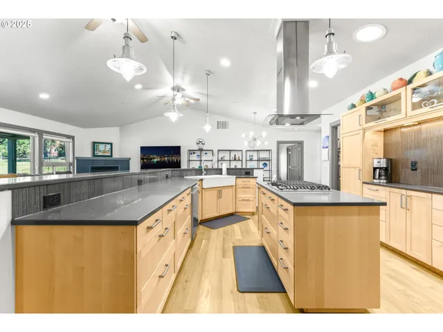 $1,600,000 | 31708 Northeast Wand Road, Troutdale, OR 97060