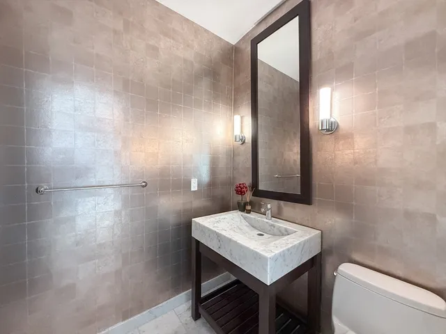 $19,750 | 1 Franklin Street, Unit 5106, Boston, MA 02110