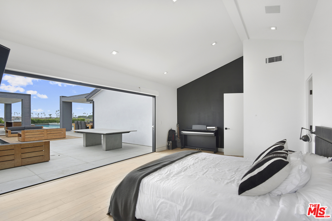 6721 Wandermere Road Malibu, CA 90265 - Photo 15 of 19 Gallery Image 15