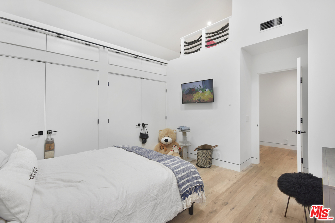 6721 Wandermere Road Malibu, CA 90265 - Photo 17 of 19 Gallery Image 17