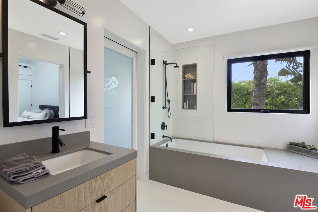6721 Wandermere Road Malibu, CA 90265 - Photo 18 of 19 Gallery Image 18
