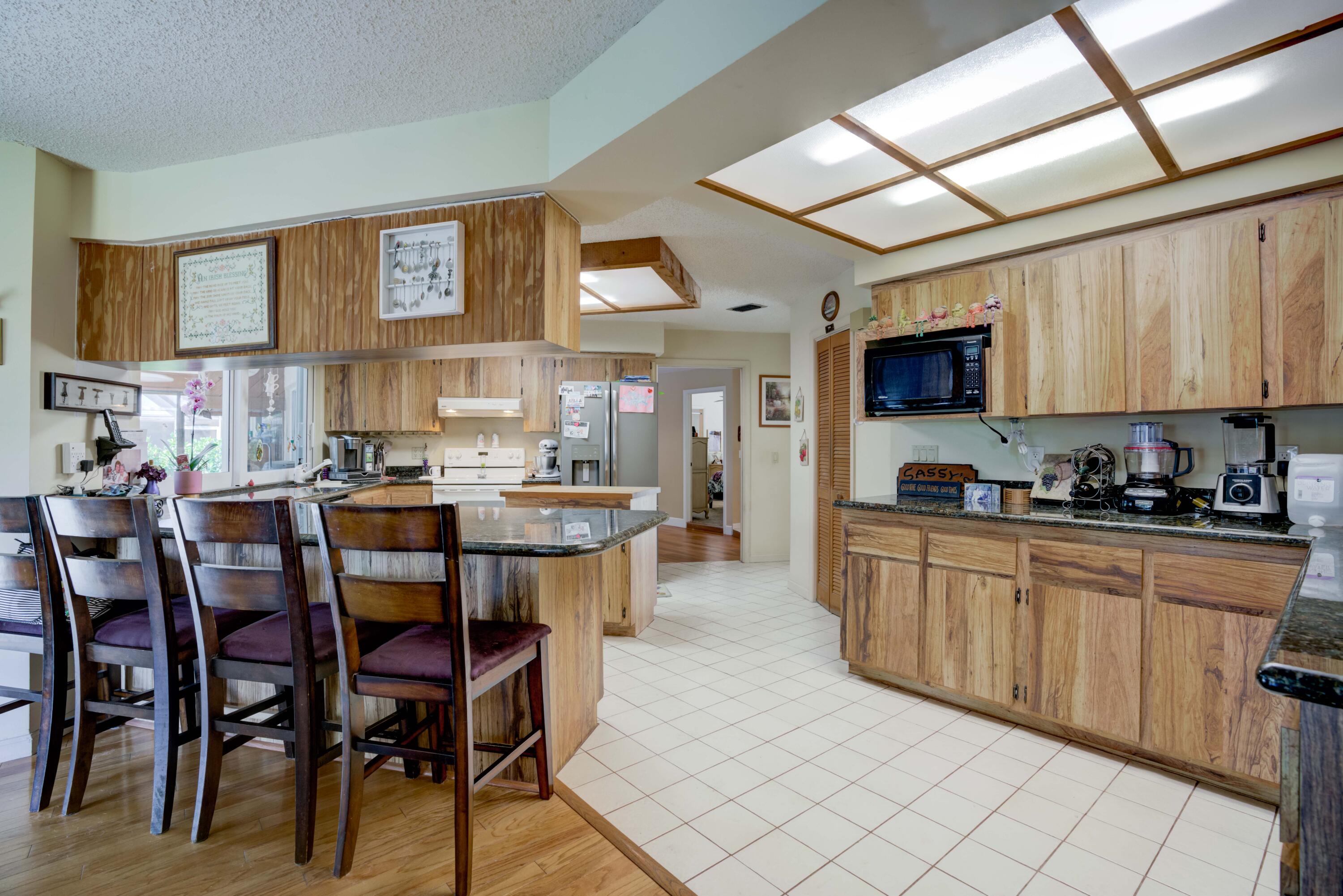 9524 Southeast Cove Point Street Jupiter, FL 33469 - Photo 32 of 58 Family room / Kitchen