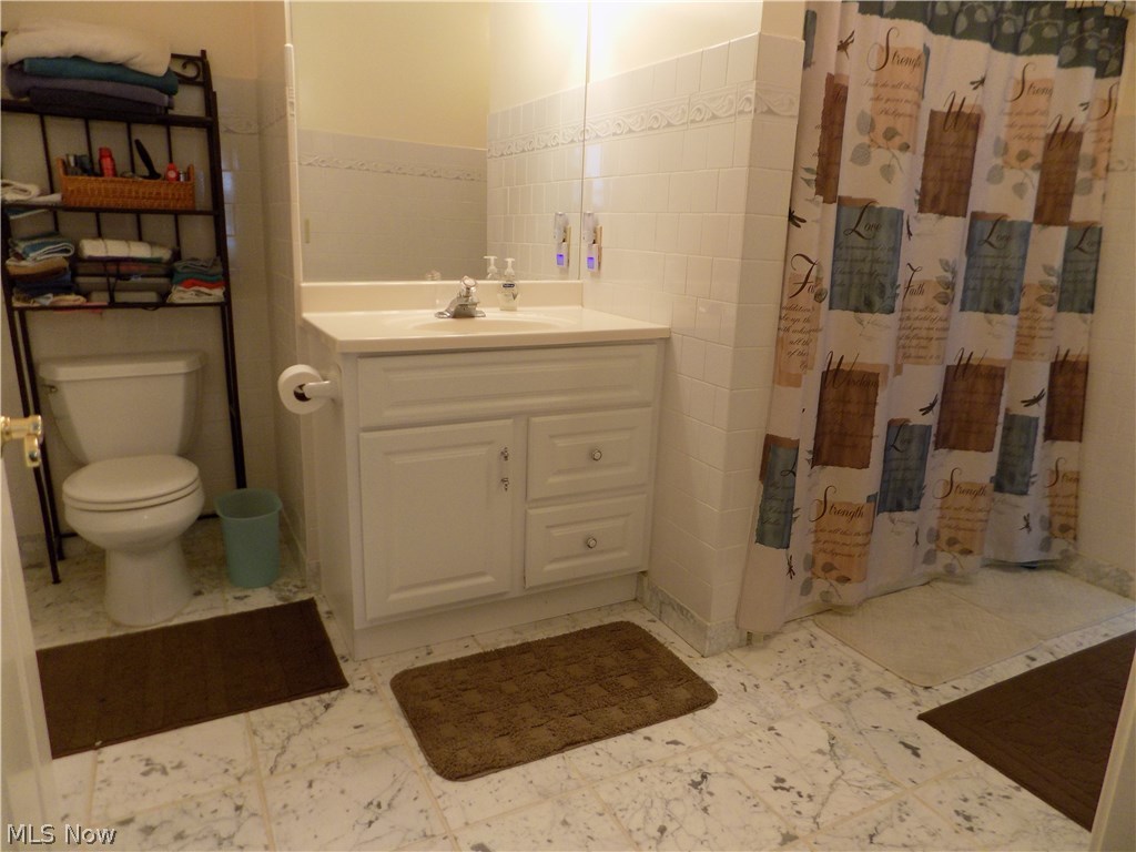 327 West Howe Road Tallmadge, OH 44278 - Photo 19 of 29 Master bath