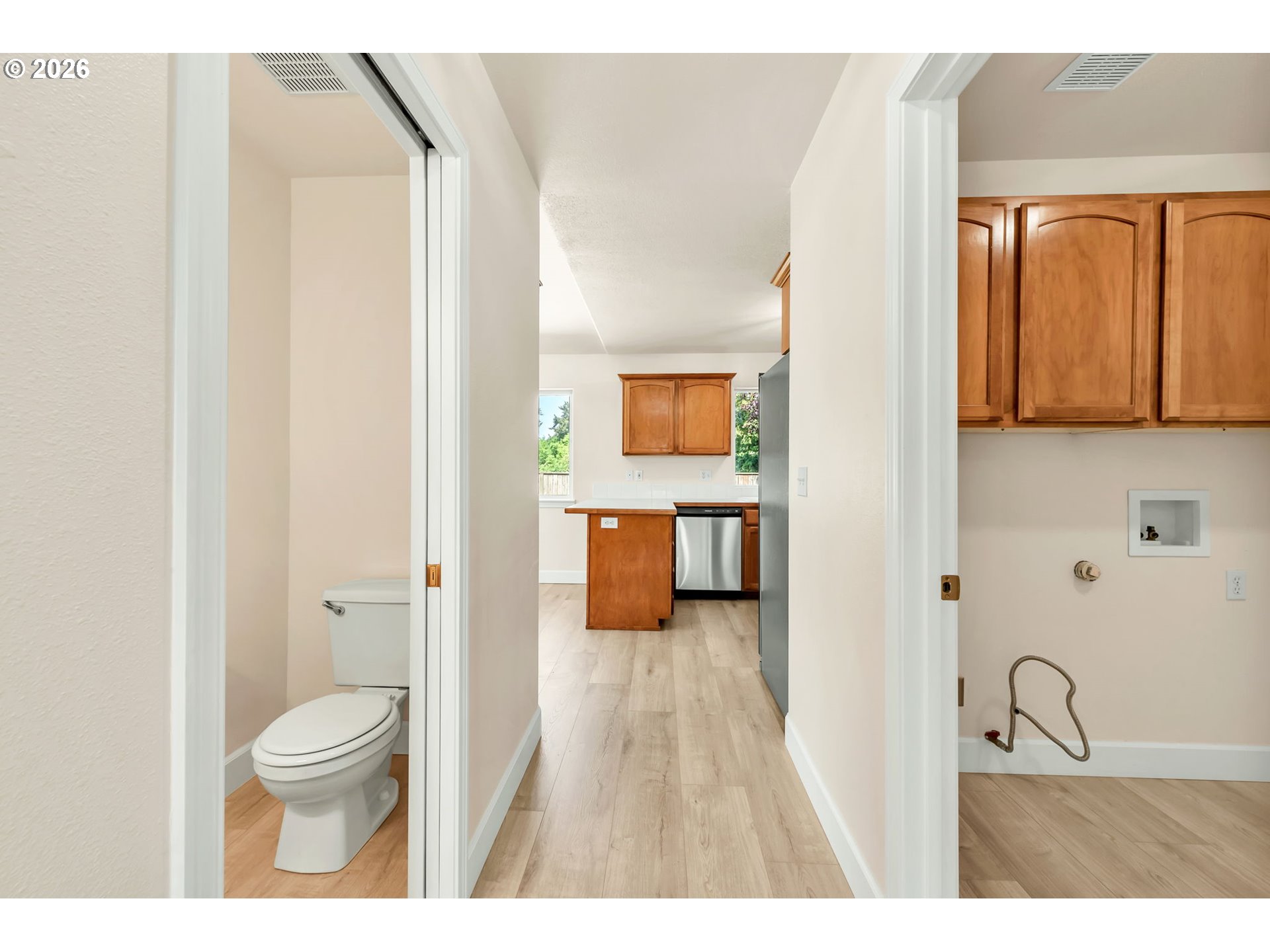 585 Dublin Avenue Eugene, OR 97404 - Photo 13 of 32 a bathroom with a toilet a sink and mirror