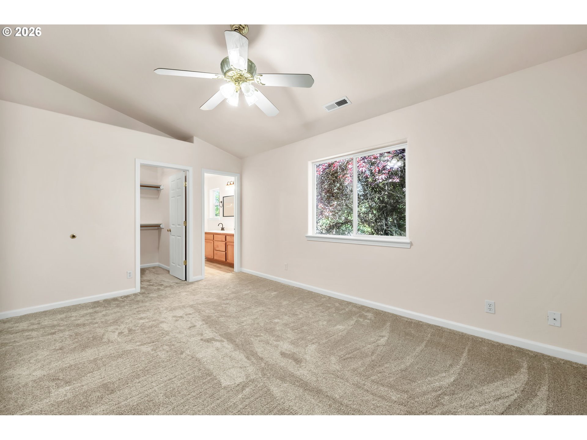 585 Dublin Avenue Eugene, OR 97404 - Photo 20 of 32 a view of an empty room with a window