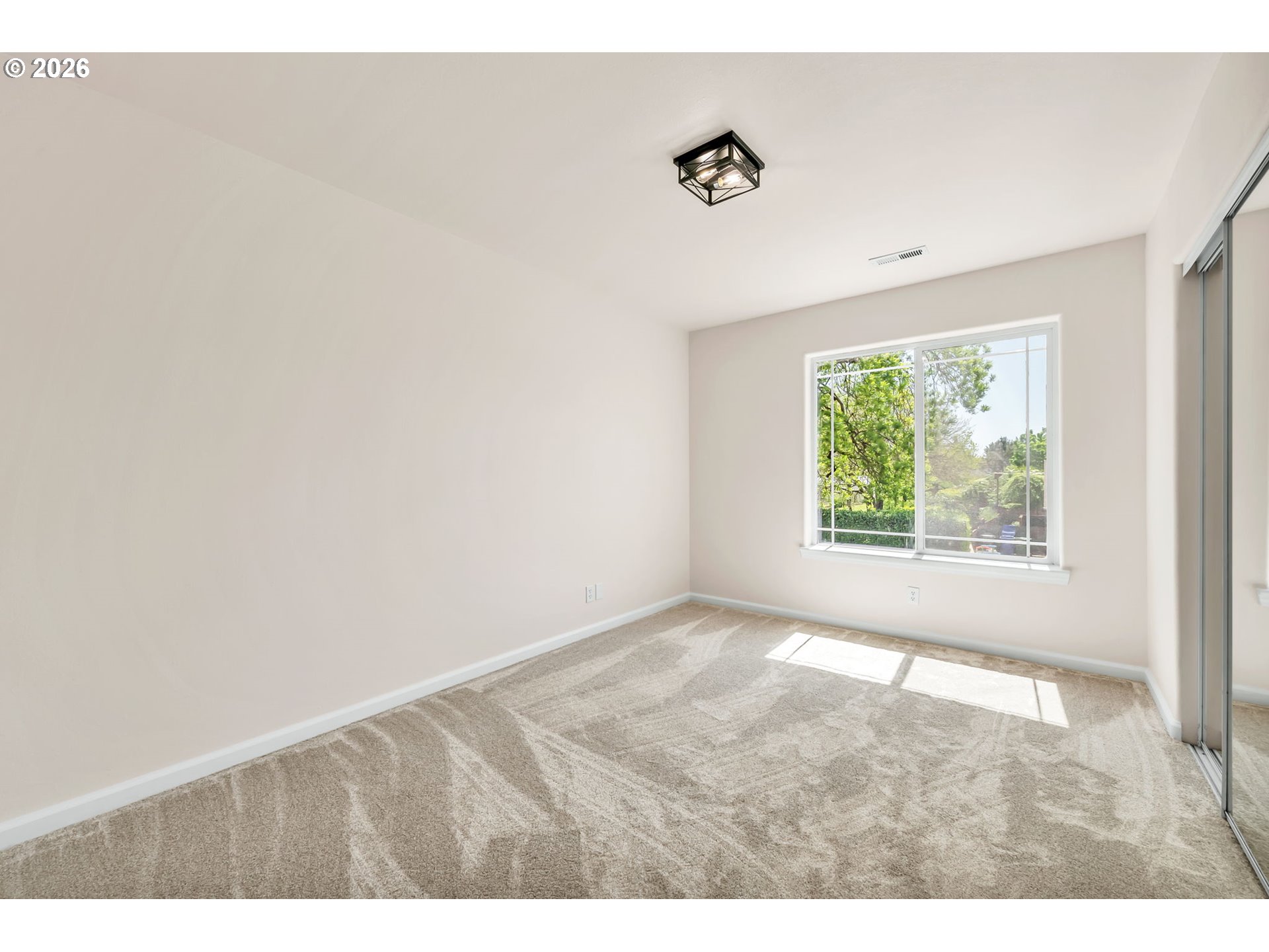 585 Dublin Avenue Eugene, OR 97404 - Photo 23 of 32 a view of an empty room with a window