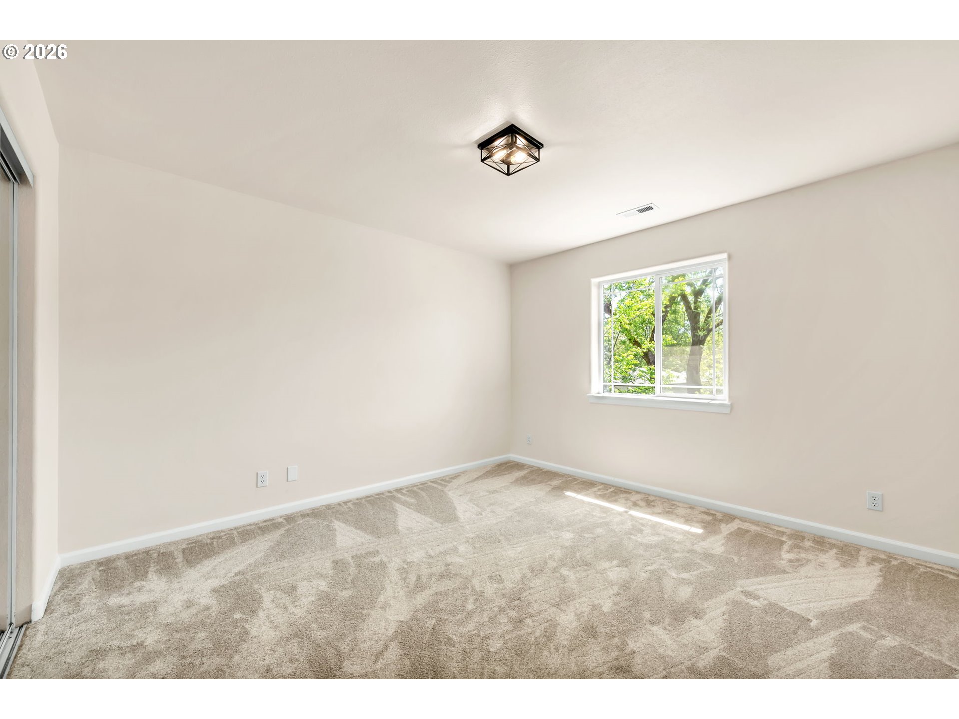585 Dublin Avenue Eugene, OR 97404 - Photo 25 of 32 an empty room with windows and closet