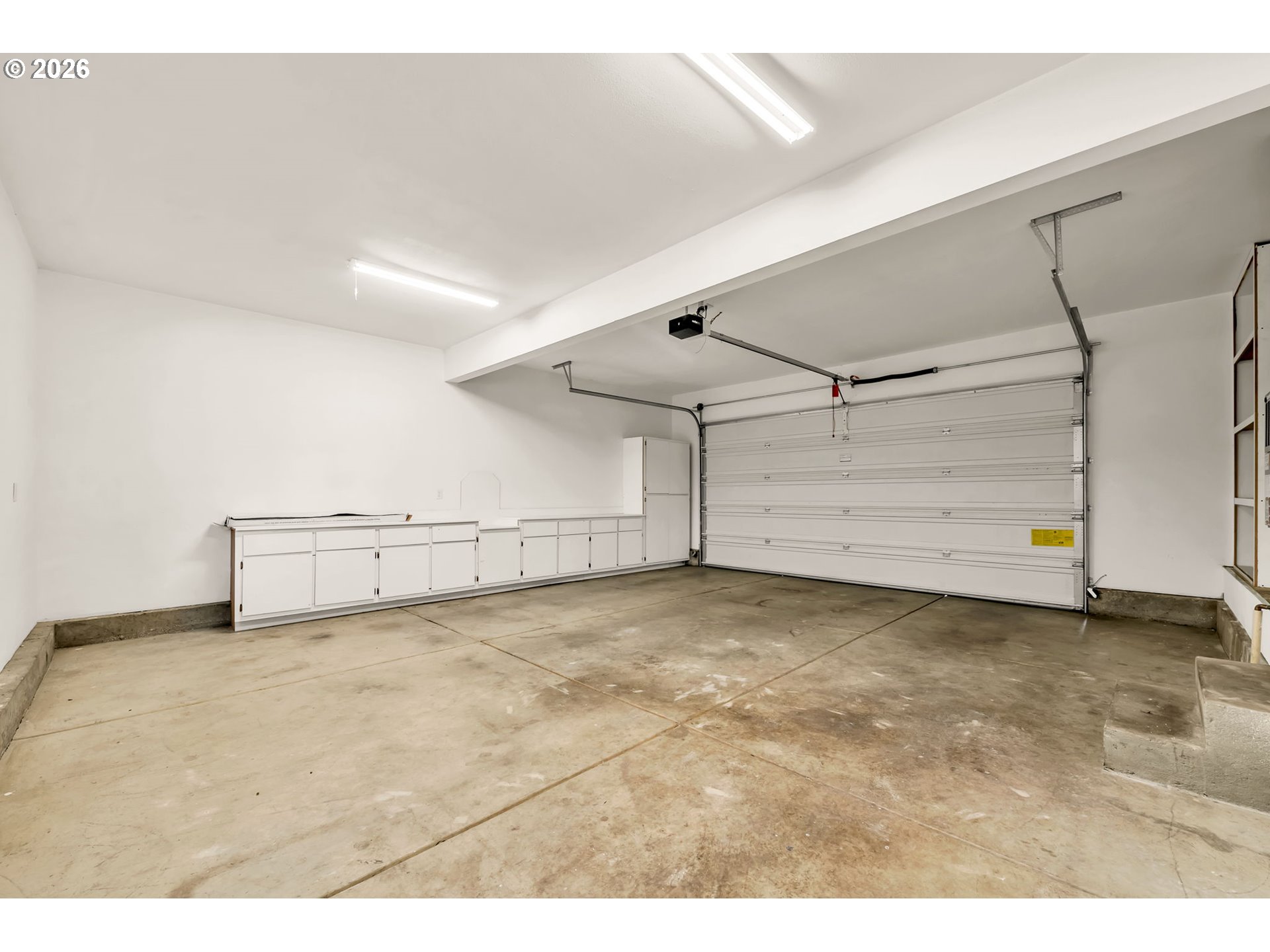 585 Dublin Avenue Eugene, OR 97404 - Photo 27 of 32 a view of a garage