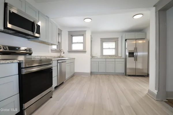 $2,800 | 442 Plymouth Avenue, Schenectady, NY 12308