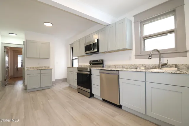 $2,800 | 442 Plymouth Avenue, Schenectady, NY 12308