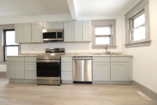 $2,800 | 442 Plymouth Avenue, Schenectady, NY 12308