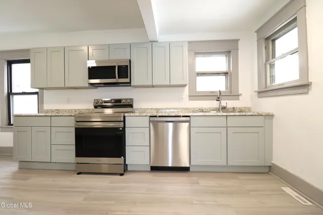 $2,800 | 442 Plymouth Avenue, Schenectady, NY 12308