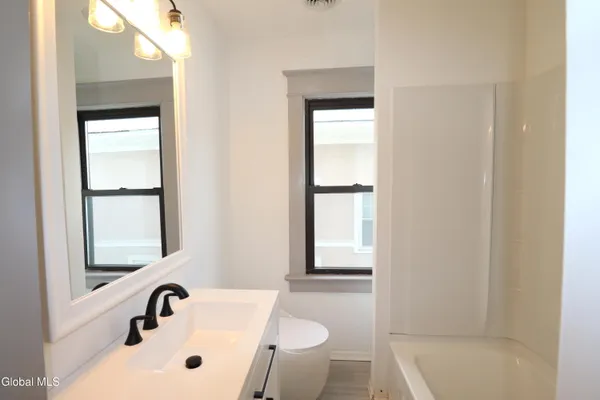 $2,800 | 442 Plymouth Avenue, Schenectady, NY 12308