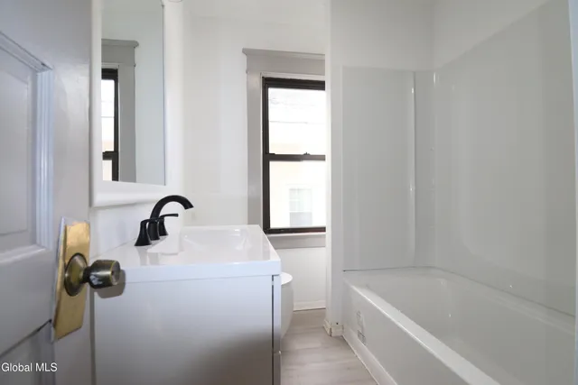 $2,800 | 442 Plymouth Avenue, Schenectady, NY 12308