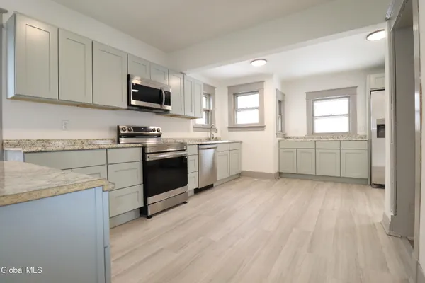 $2,800 | 442 Plymouth Avenue, Schenectady, NY 12308