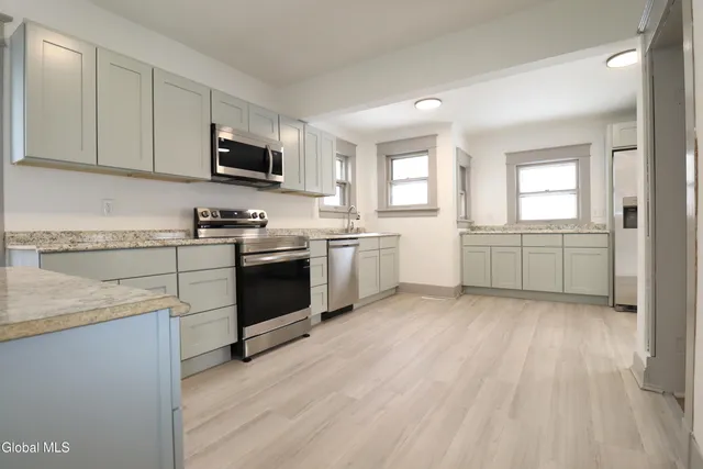 $2,800 | 442 Plymouth Avenue, Schenectady, NY 12308