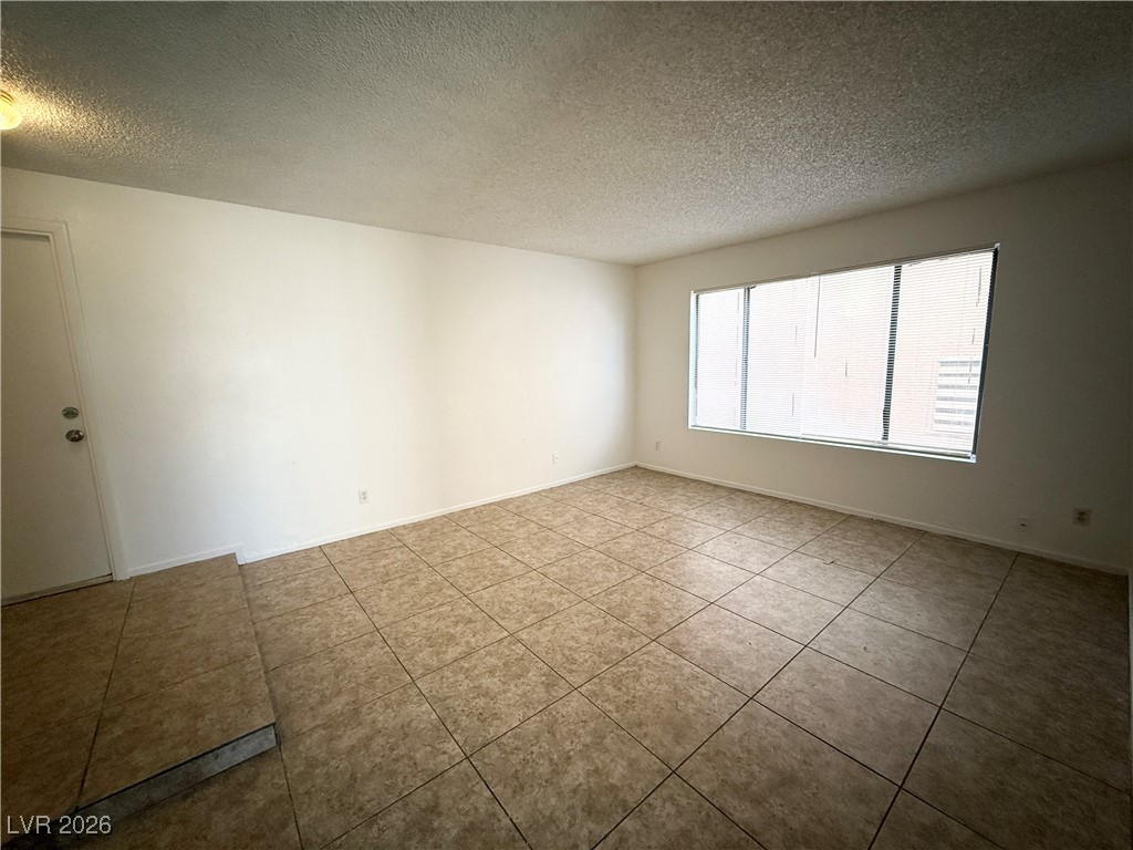 129 Colbath Street Las Vegas, NV 89142 - Photo 3 of 32