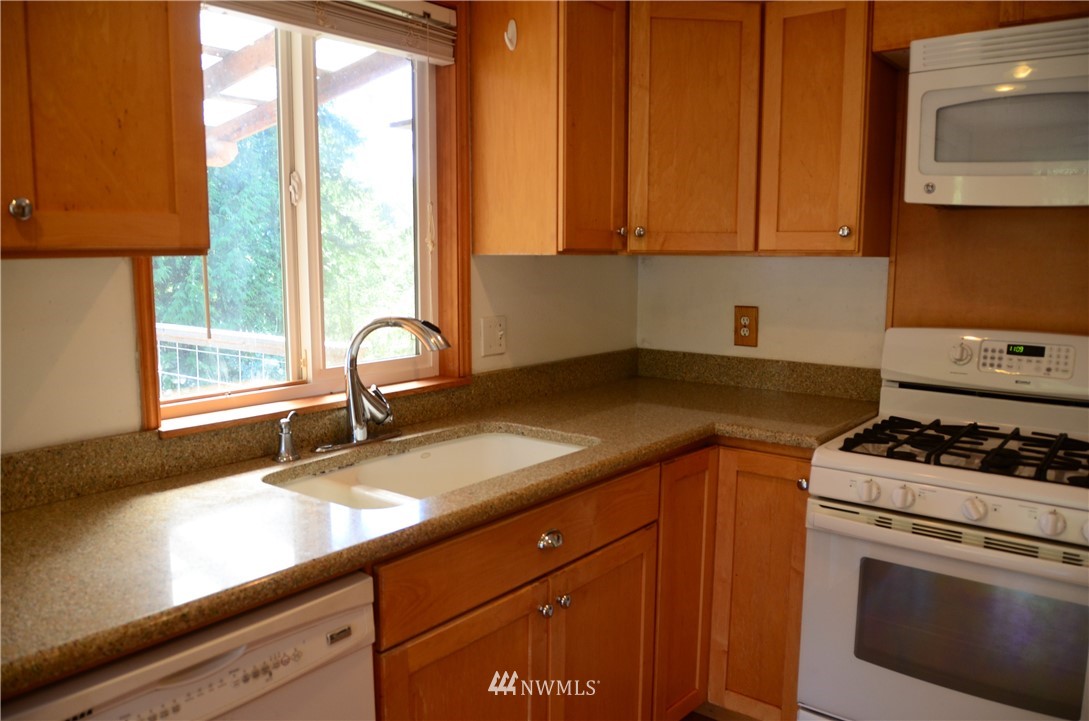 5684 Bulman Road Southeast Port Orchard, WA 98366 - Photo 13 of 23 Gallery Image 13
