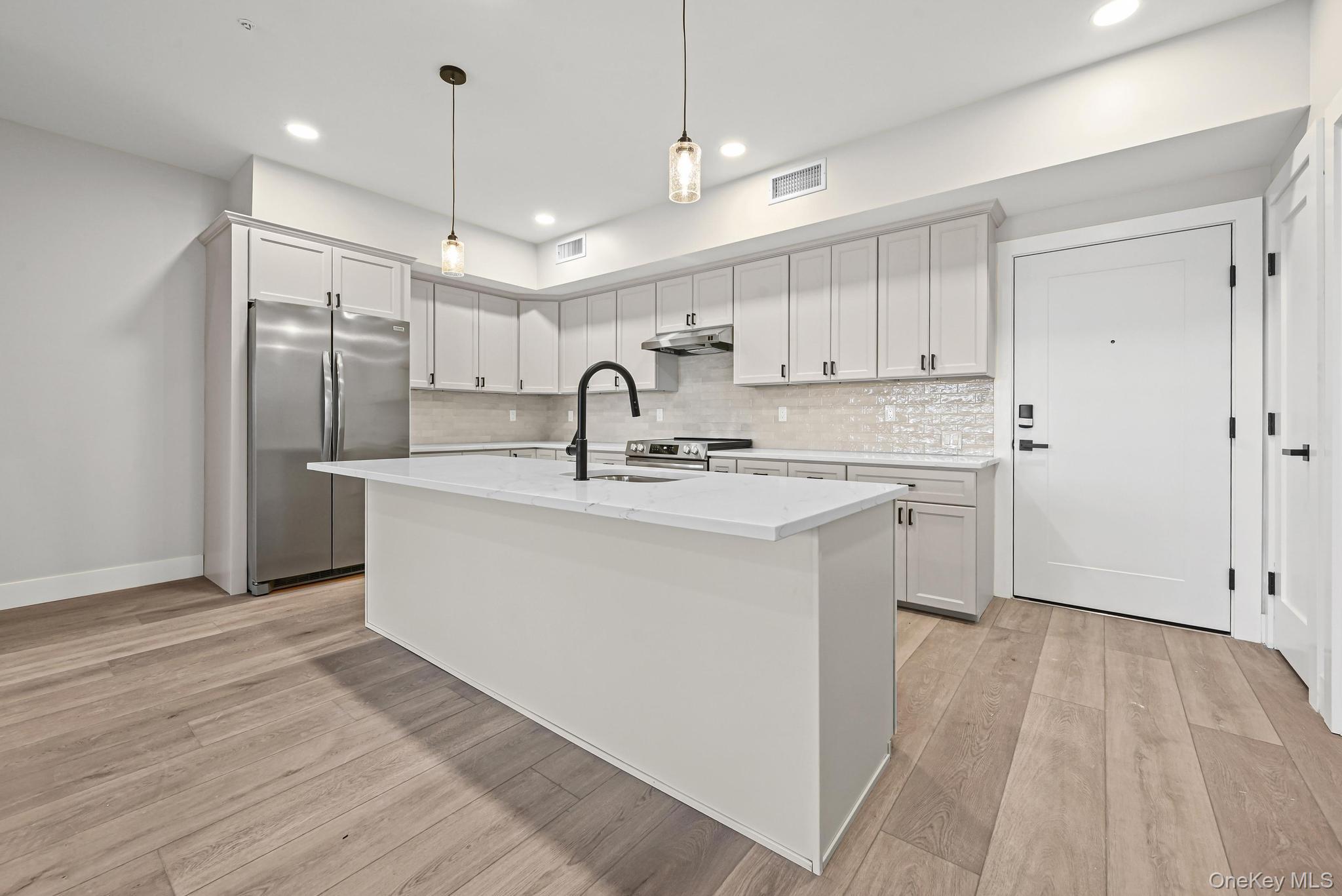 80 Division Street Patchogue, NY 11772 - Photo 4 of 13