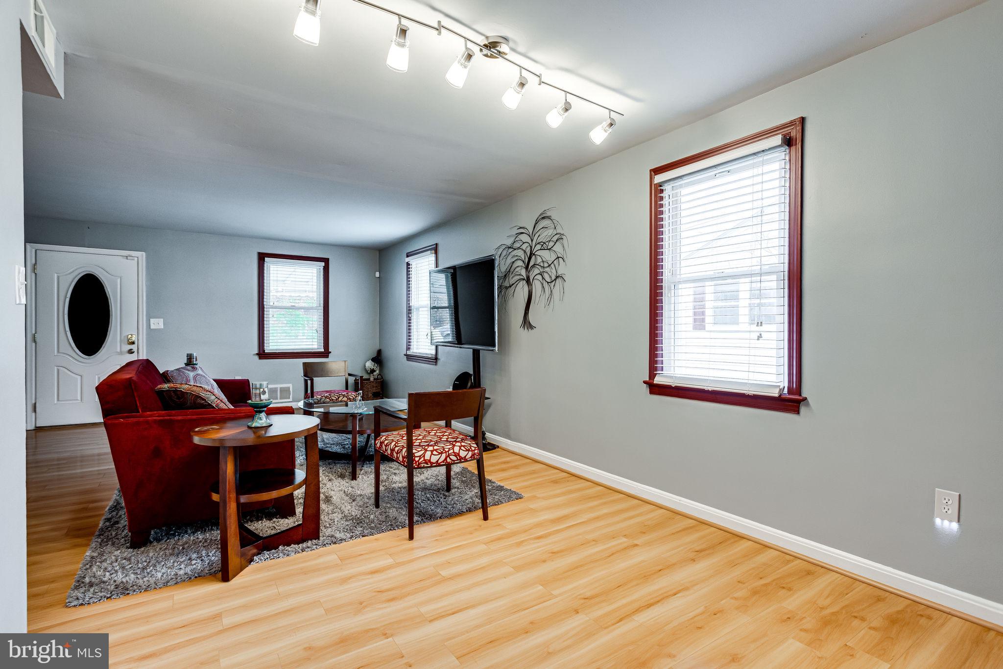 4809 Oglethorpe Street Riverdale, MD 20737 - Photo 12 of 48 Living Room