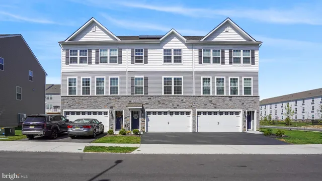 $569,000 | 35 Sisters Farmstead Dr Mount, Mount Laurel, NJ 08054