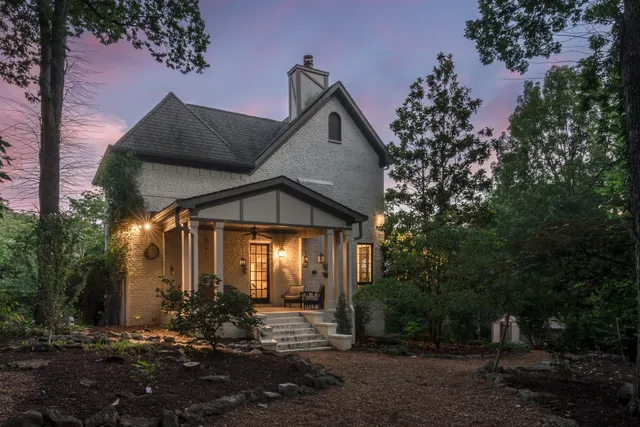 a view of outdoor space yard and porch