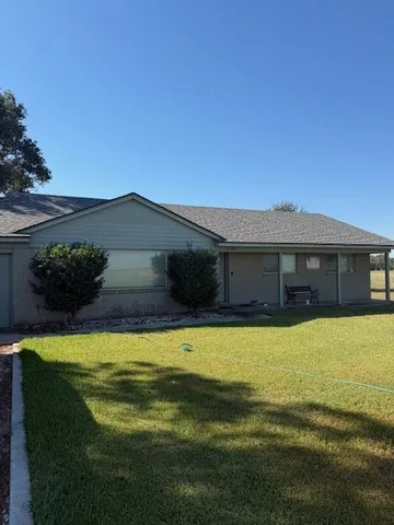 $275,000 | 9747 Cr 393, Louise, TX 77455