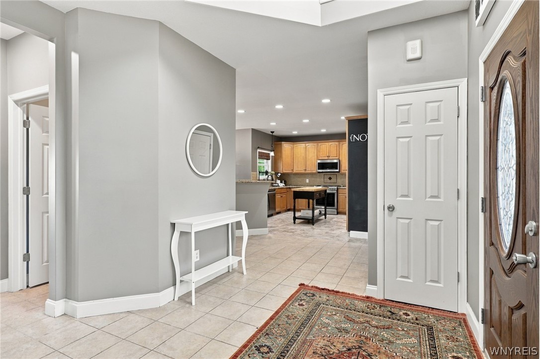 6345 Shawnee Road Wheatfield, NY 14120 - Photo 3 of 40 Gallery Image 3