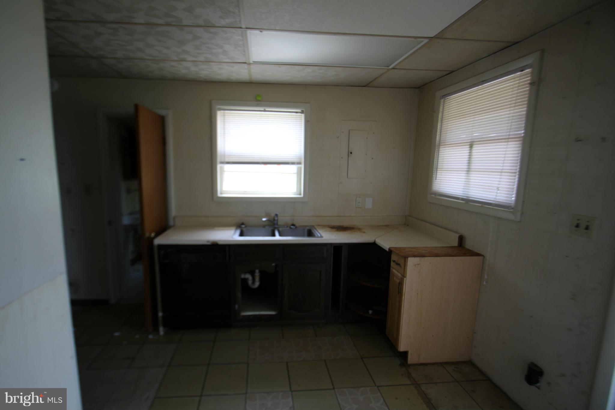 13483 South View Road Newburg, MD 20664 - Photo 11 of 21 Kitchen