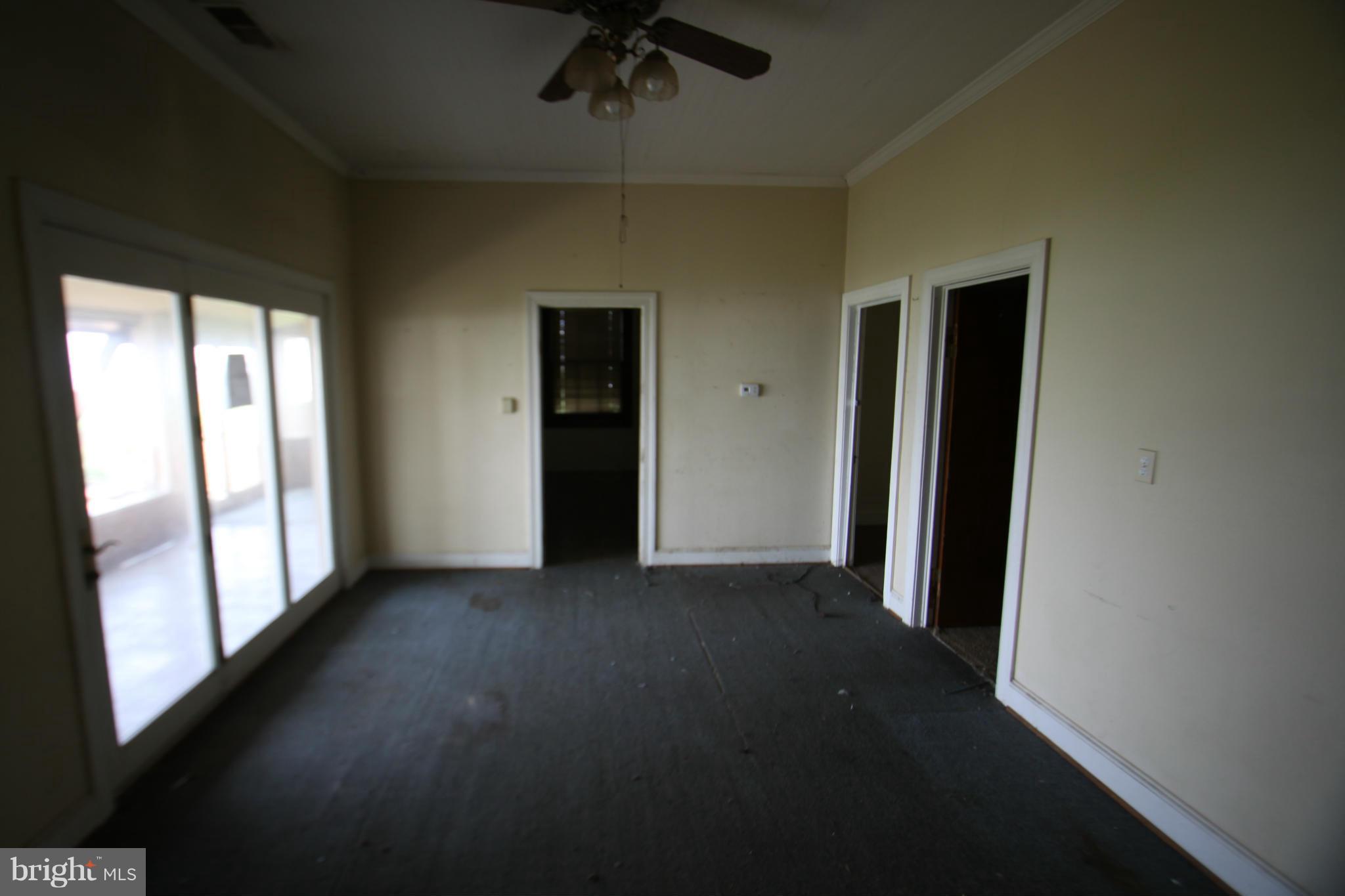 13483 South View Road Newburg, MD 20664 - Photo 6 of 21 Living Room