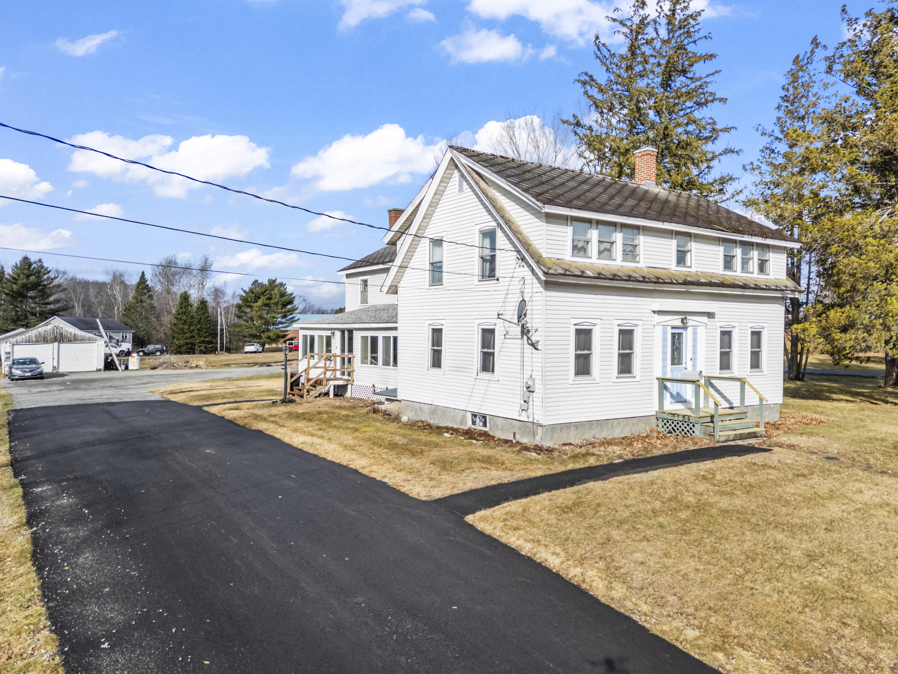 308 Hartland Avenue Pittsfield, ME 04967 - Photo 4 of 91 308 Hartland Ave_104