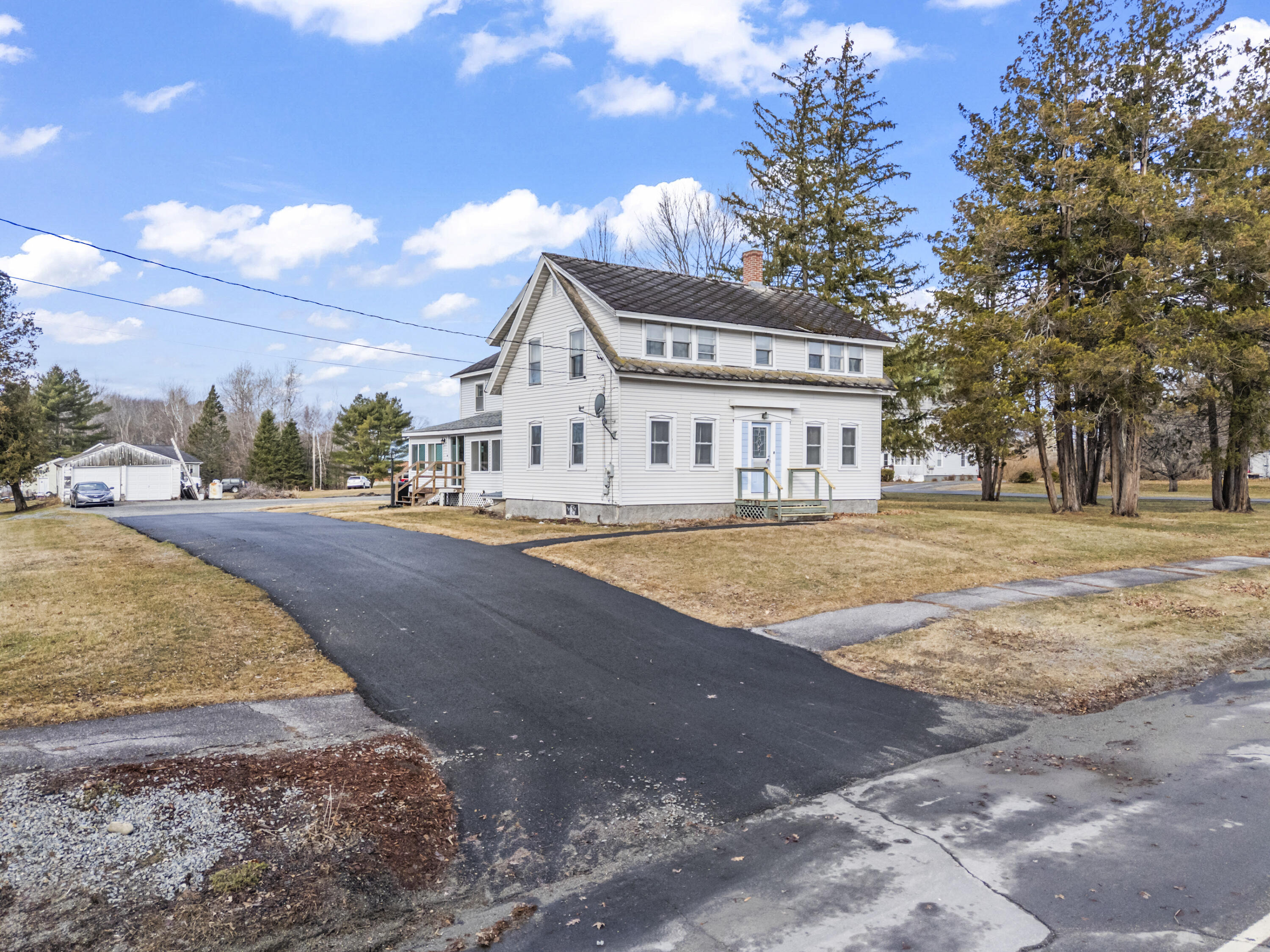 308 Hartland Avenue Pittsfield, ME 04967 - Photo 5 of 91 308 Hartland Ave_105