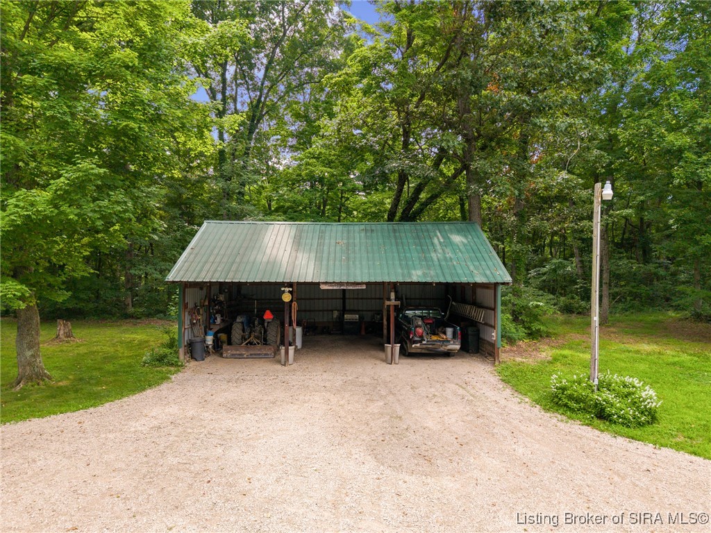 10440 East Saylor Road Salem, IN 47167 - Photo 3 of 57 "Buggy Barn"!!!