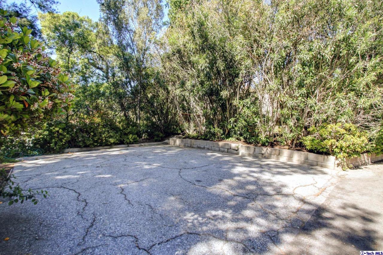 1280 Glen Oaks Boulevard Pasadena, CA 91105 - Photo 29 of 38 a view of a yard with a tree