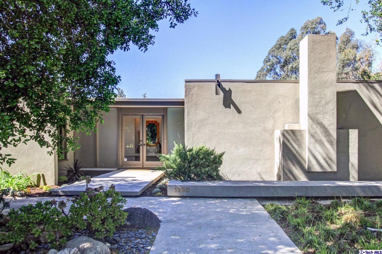 1280 Glen Oaks Boulevard Pasadena, CA 91105 - Photo 35 of 38 a front view of a house with garden