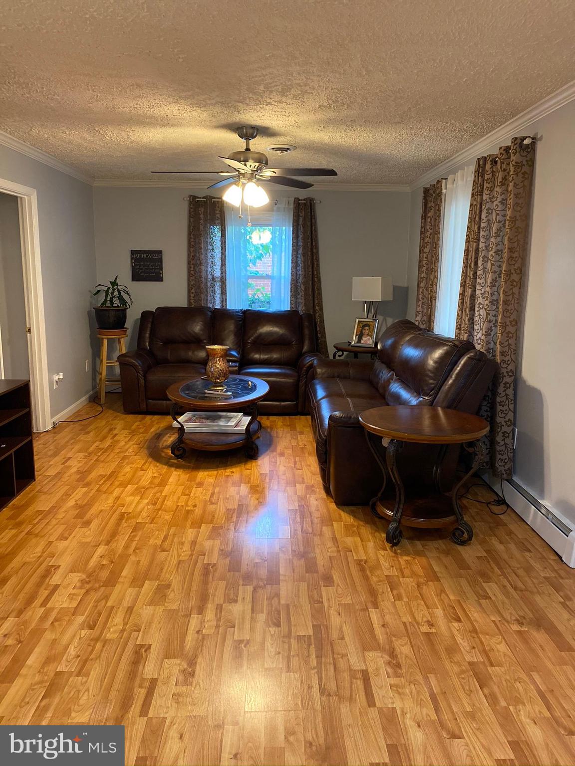 15220 Michigan Rd. Woodbridge, VA 22191 - Photo 18 of 44 Living Room