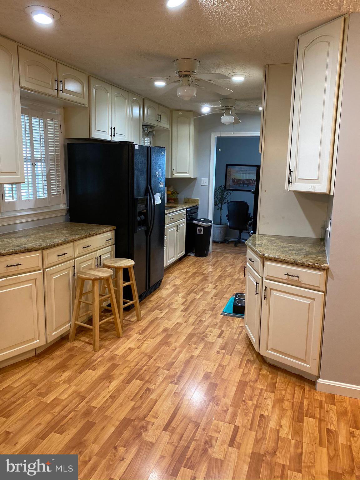 15220 Michigan Rd. Woodbridge, VA 22191 - Photo 6 of 44 Kitchen