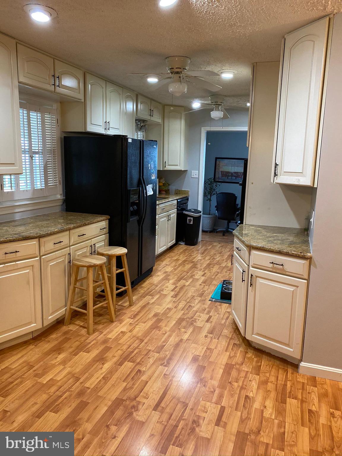 15220 Michigan Rd. Woodbridge, VA 22191 - Photo 7 of 44 Kitchen