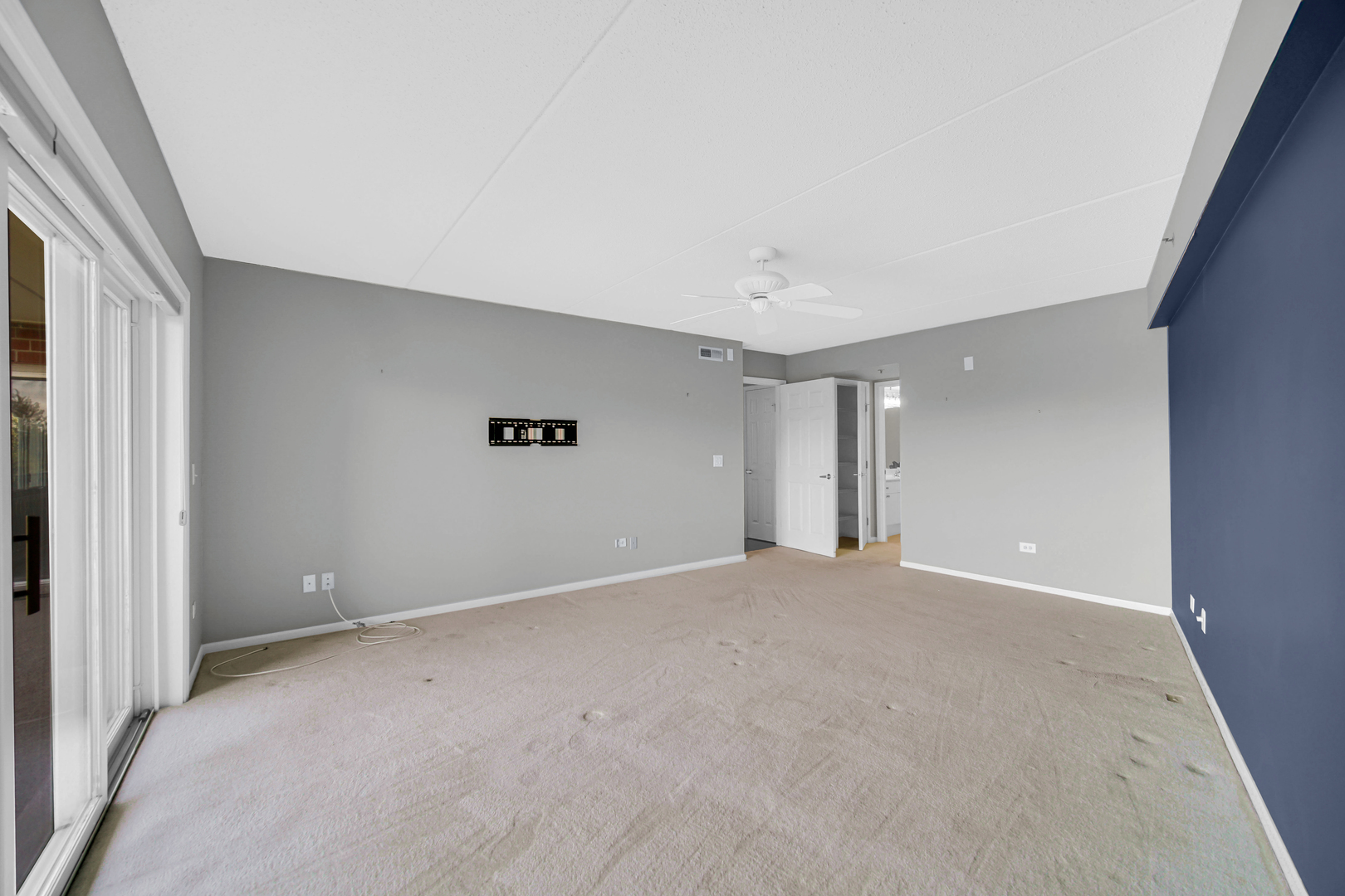 730 Creekside Drive, Unit 405C Mount Prospect, IL 60056 - Photo 13 of 34 a view of an empty room with a window