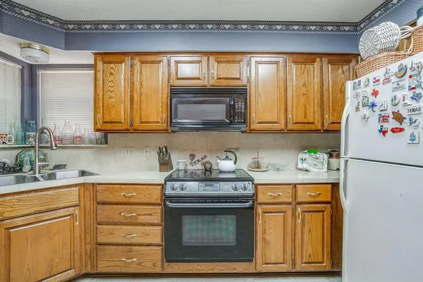$256,900 | 1086 Rock Ridge Drive, Burleson, TX 76028