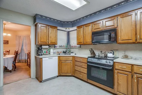 $256,900 | 1086 Rock Ridge Drive, Burleson, TX 76028