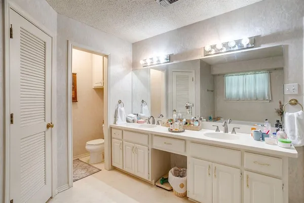 $256,900 | 1086 Rock Ridge Drive, Burleson, TX 76028