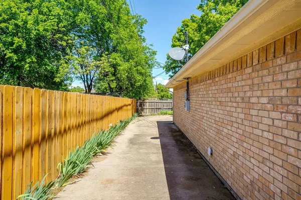$256,900 | 1086 Rock Ridge Drive, Burleson, TX 76028